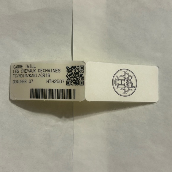 Hermès Iconic Equestrian Twill Scarf 100% Silk - NWT with original Hermès Box - Picture 4 of 7